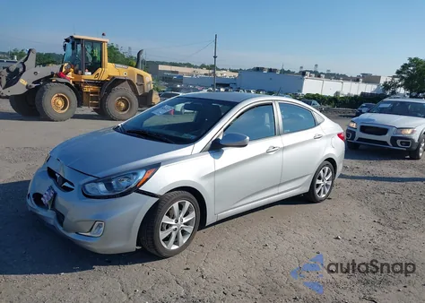 2013 Hyundai Accent Gls z USA, uszkodzony, nr VIN KMHCU4AE4DU321472